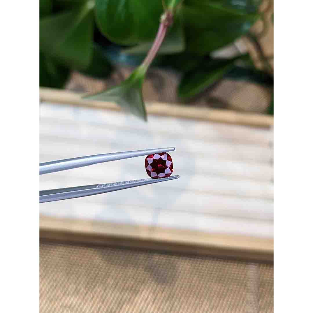 1.53 Ct. Pinkish Red Garnet from Ceylon (Sri Lanka) - Image 2
