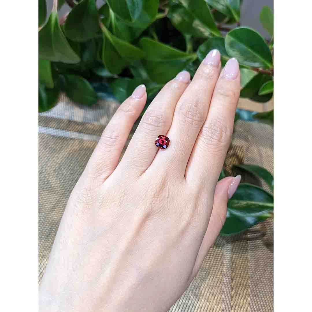 1.53 Ct. Pinkish Red Garnet from Ceylon (Sri Lanka) - Image 3
