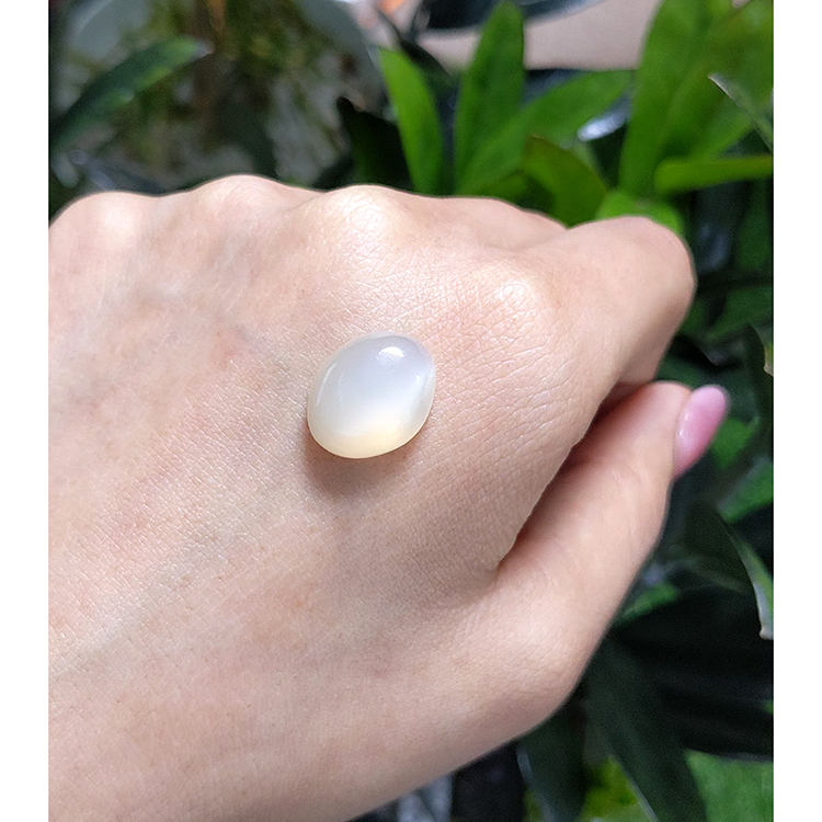 10.58 Ct. Yellow Cabochon Moonstone from Ceylon (Sri Lanka) - Image 3