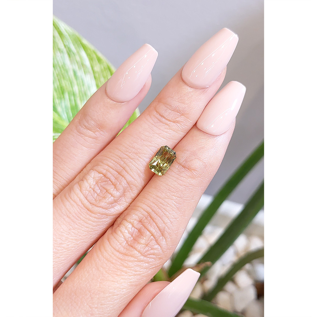 1.52 Ct. Greenish Yellow Chrysoberyl from Ceylon (Sri Lanka) - Image 2
