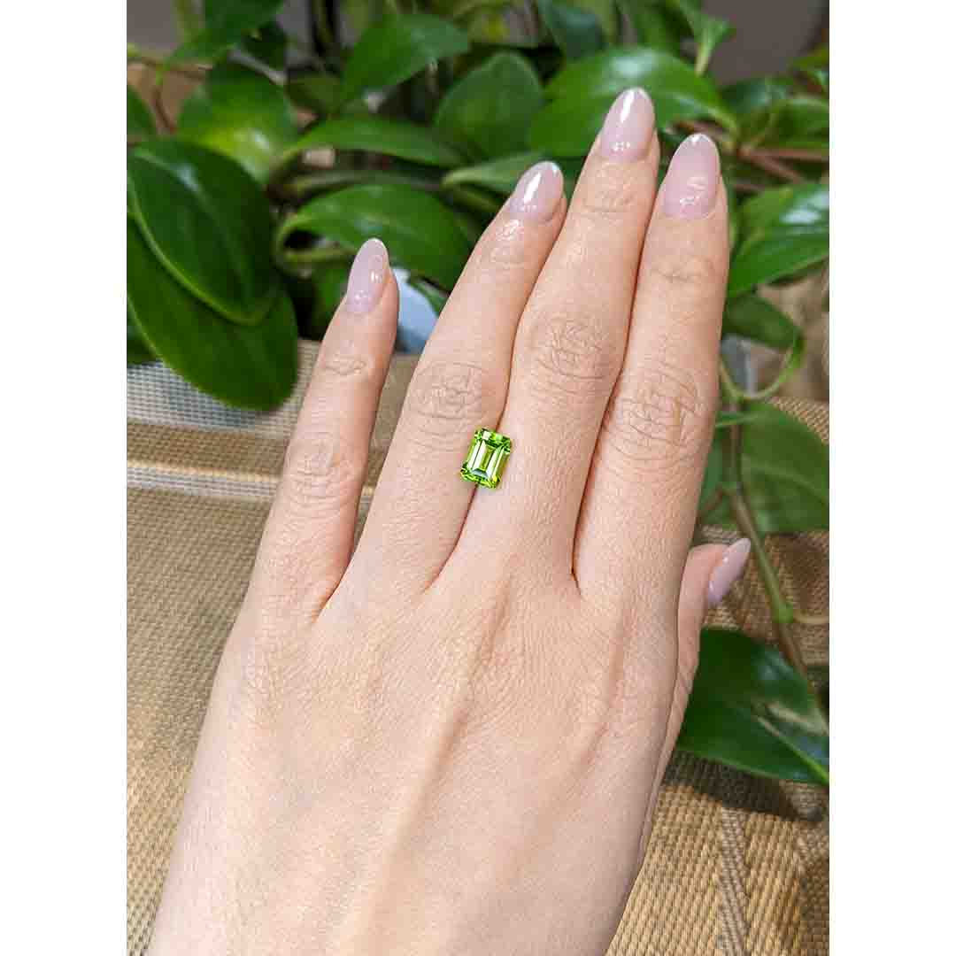 1.77 Ct. Yellowish Green Peridot from Pakistan - Image 2
