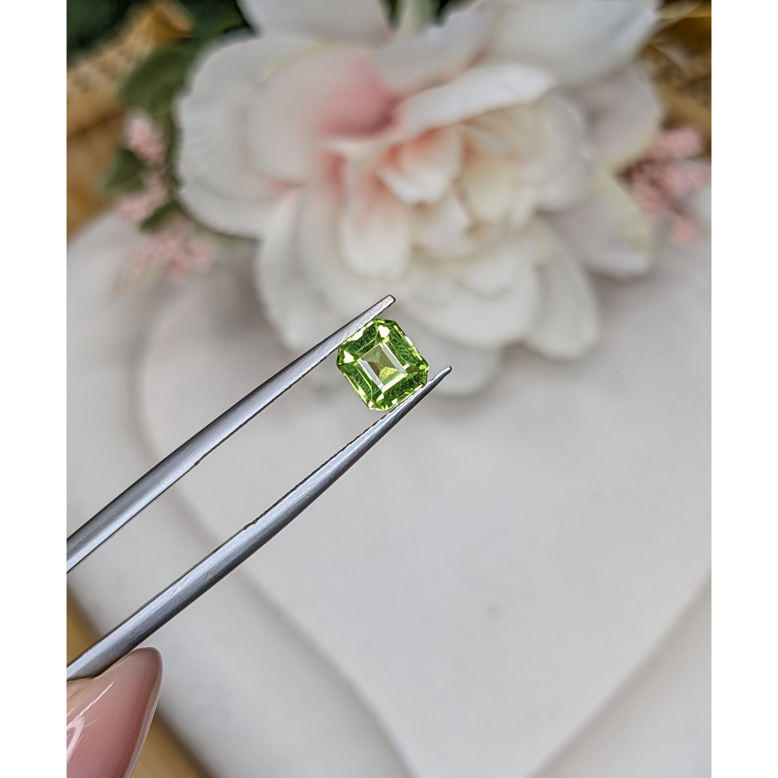 1.07 Ct. Green (Lime Green) Peridot from Pakistan - Image 2