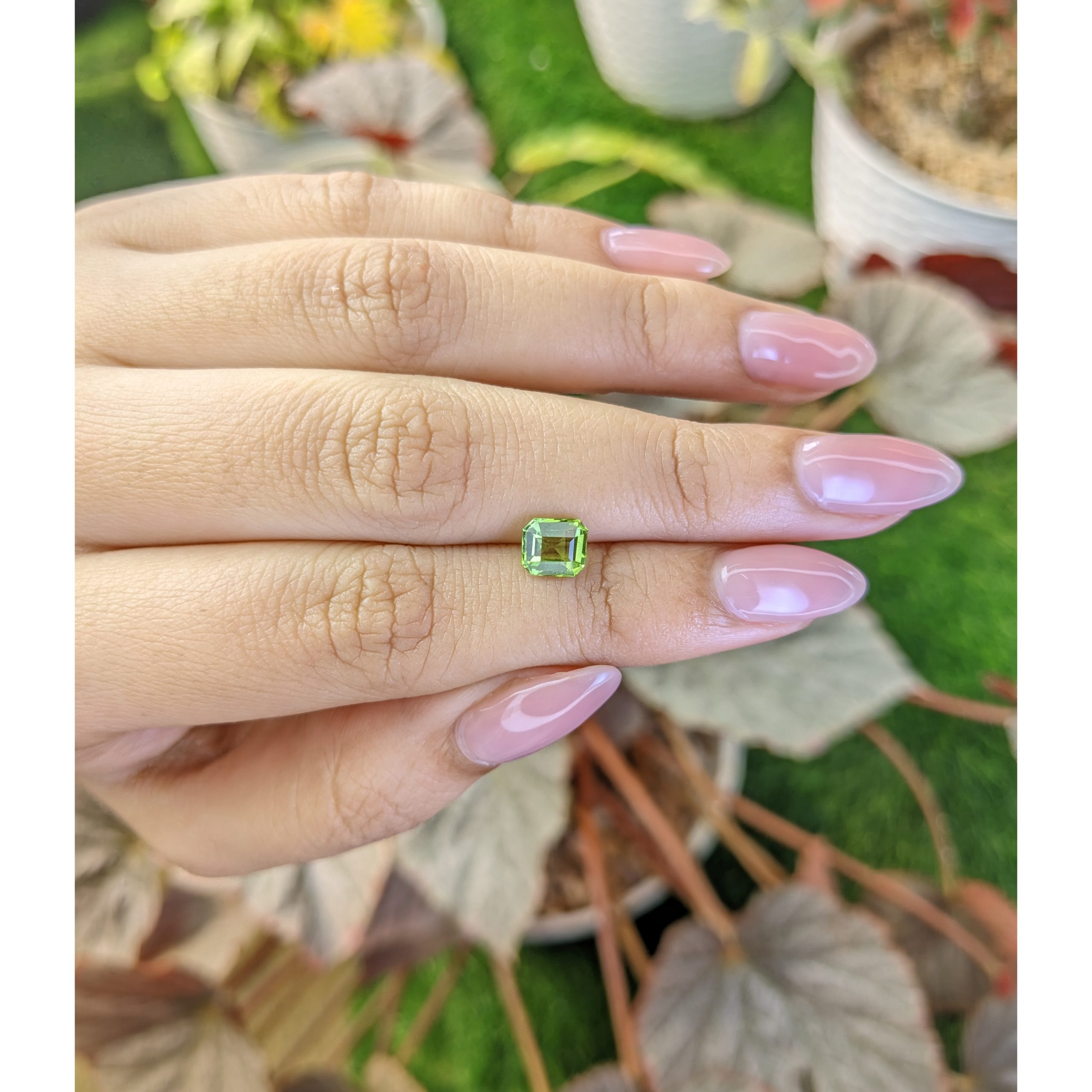 1.07 Ct. Green (Lime Green) Peridot from Pakistan - Image 3