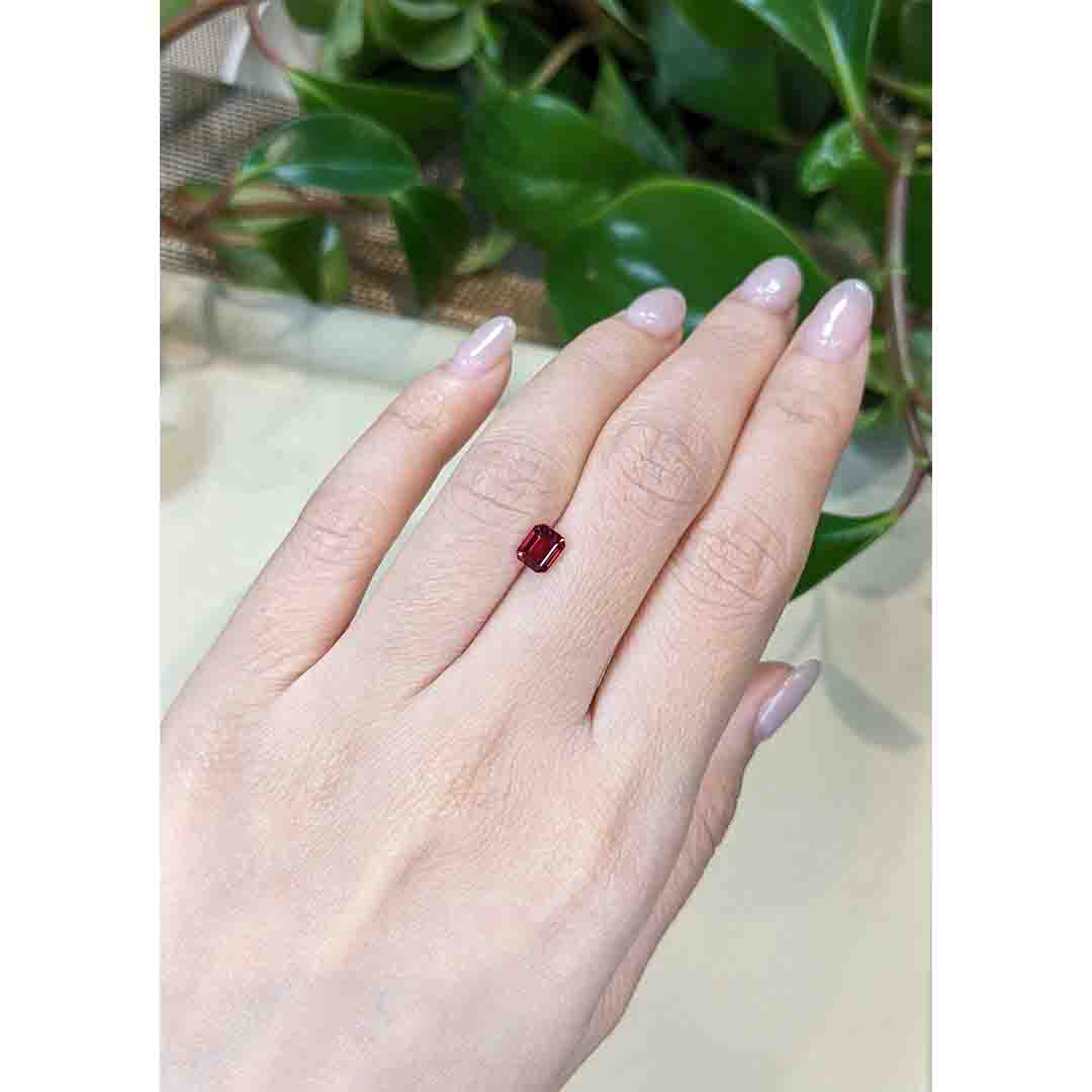 1.06 Ct. Purplish Red Rhodolite Garnet from Tanzania - Image 2